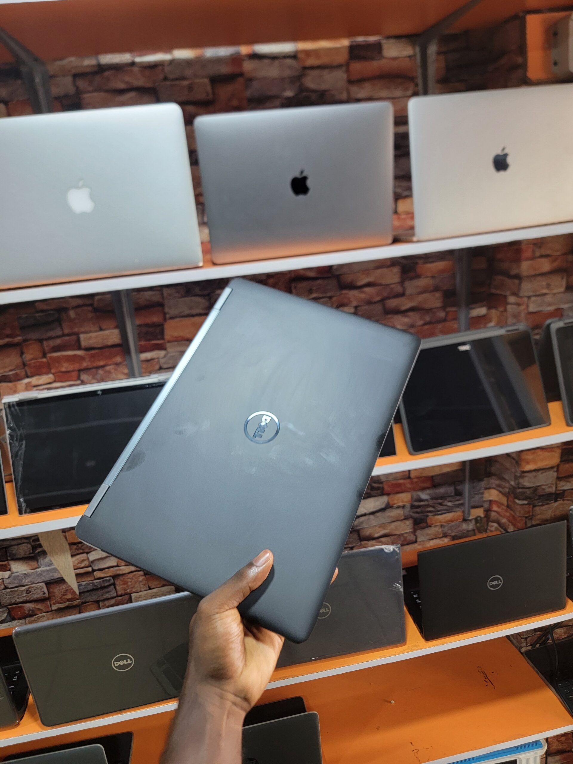 DELL LATITUDE 7470 (Core i5 6th Gen) - Image 2