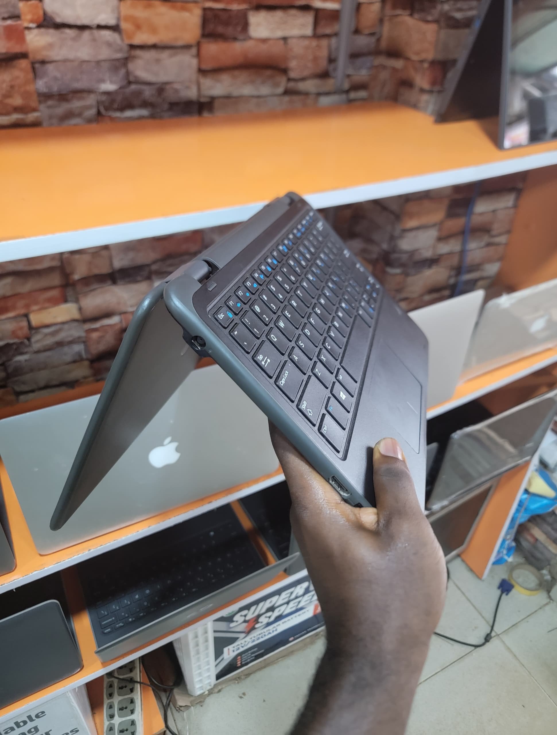 DELL LATITUDE 3190 2-IN-1 - Image 2