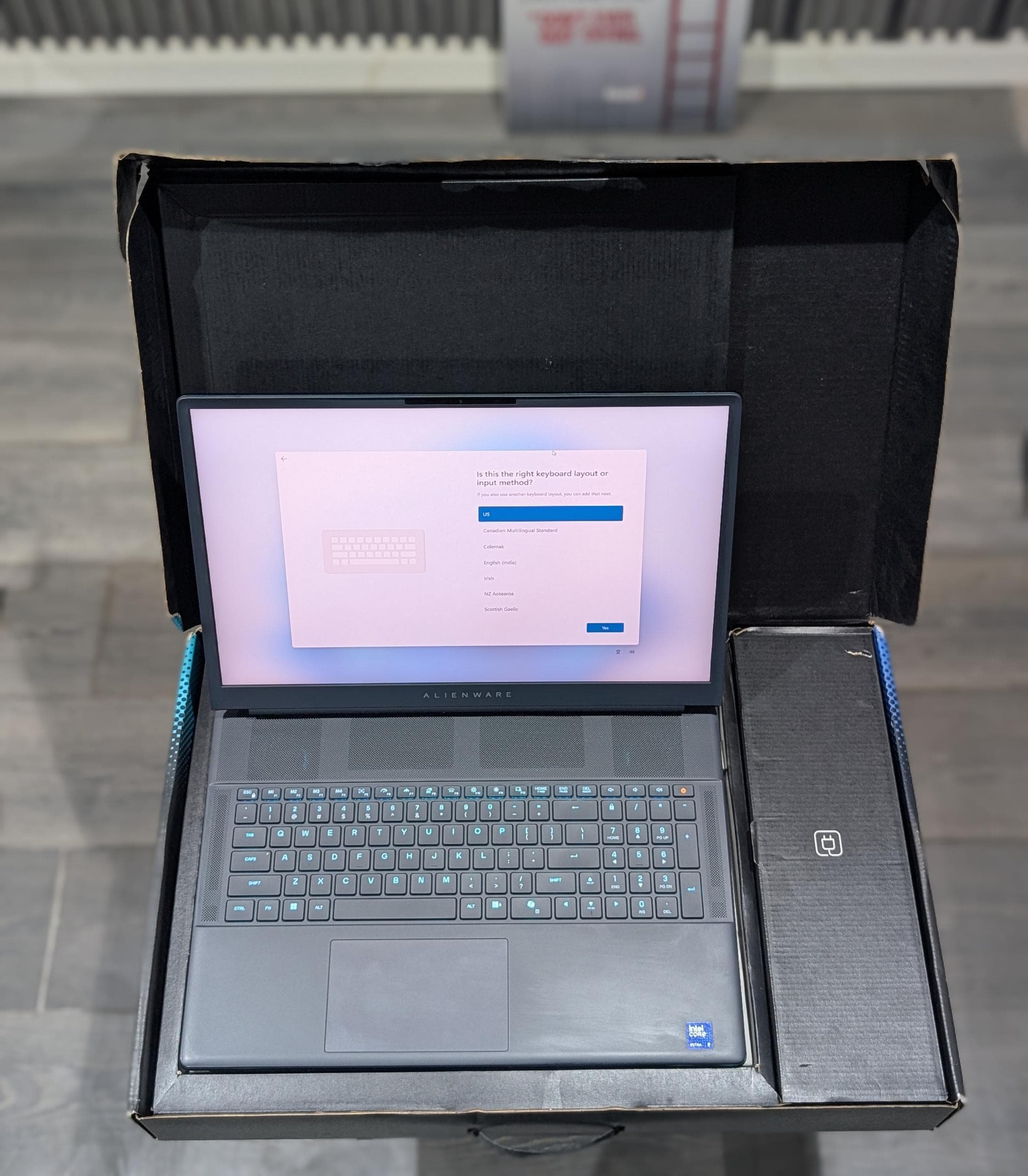 Alienware 18 Area-51 AA18250 Core Ultra 9 275HX 32GB RAM 2TB SSD RTX 5080 16GB - Image 3