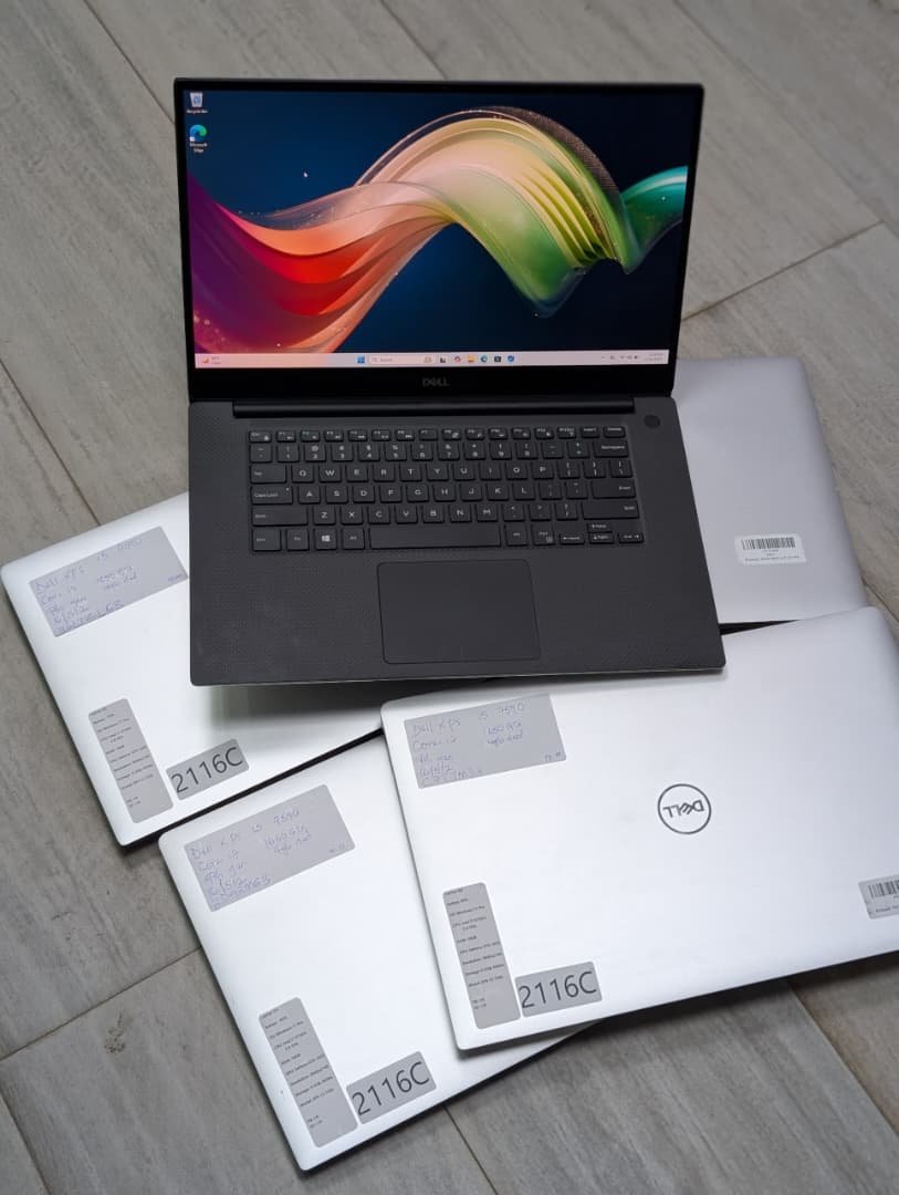 Dell XPS 15 7590 Core i7 9th Gen 16GB RAM 512GB SSD GTX 1650 4GB FHD