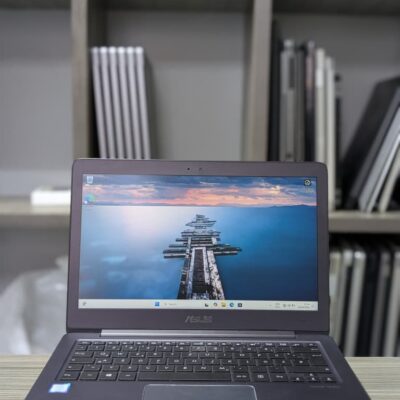 ASUS UX330UAK Core i7 7th Gen 8GB RAM 512GB SSD